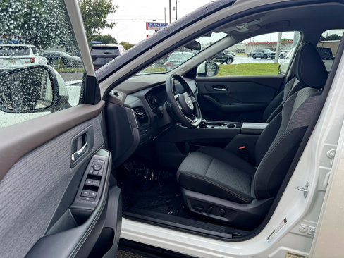 Used 2021 Nissan Rogue SV image 21