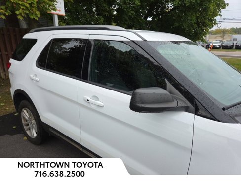 Used 2019 Ford Explorer XLT image 3