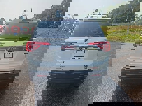Used 2018 GMC Acadia SLT image 4