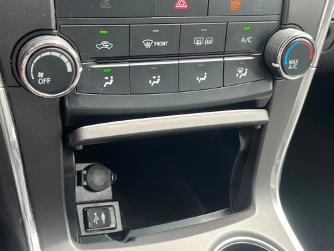 Used 2016 Toyota Camry SE image 12