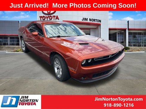 Used 2021 Dodge Challenger SXT w/ Driver Convenience Group image 2