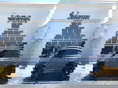 Certified 2023 Jeep Grand Cherokee Altitude image 1