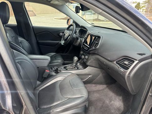 Used 2019 Jeep Cherokee Limited w/ Luxury Group image 18