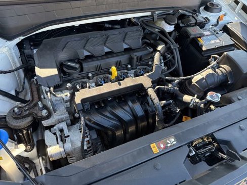Certified 2022 Hyundai Venue SE image 25
