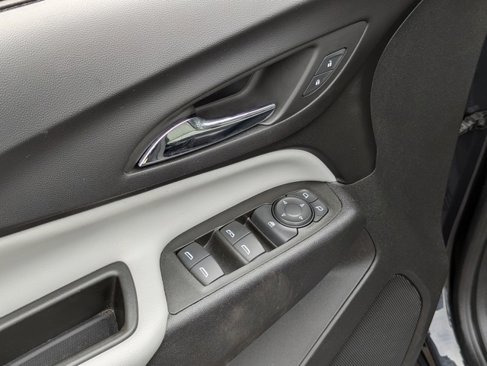 Used 2022 Chevrolet Equinox LS image 11