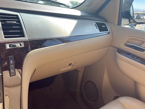 Used 2012 Cadillac Escalade Luxury image 14