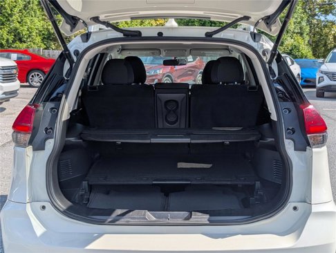 Used 2017 Nissan Rogue SV w/ SV Premium Package image 13