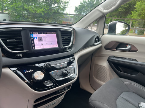 Used 2023 Chrysler Voyager LX image 11