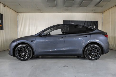 Used 2020 Tesla Model Y Long Range image 11