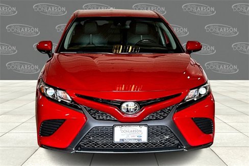 Used 2019 Toyota Camry SE image 2
