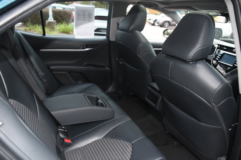Used 2018 Toyota Camry SE image 18