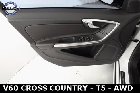 Used 2016 Volvo V60 T5 Cross Country w/ Climate Package image 16
