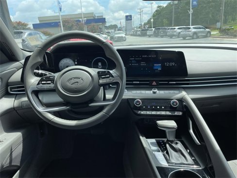 Certified 2024 Hyundai Elantra SEL w/ Convenience Package image 13