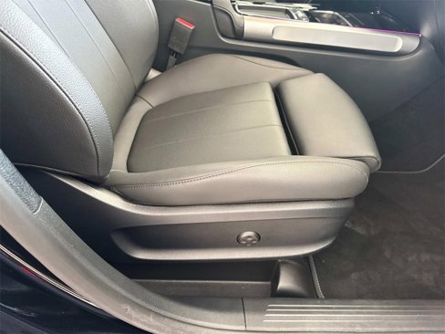 Used 2025 Mercedes-Benz GLB 250 image 11