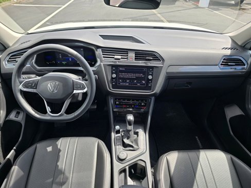 Used 2022 Volkswagen Tiguan SE image 22
