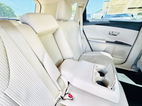 Used 2015 Toyota Venza LE image 16