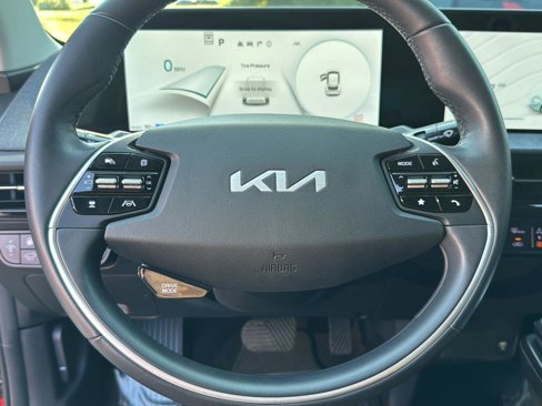 Used 2022 Kia EV6 Wind image 17