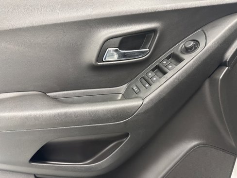 Used 2019 Chevrolet Trax LS image 9