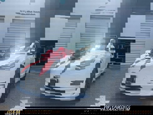 Used 2021 Tesla Model 3 Standard Range Plus image 3