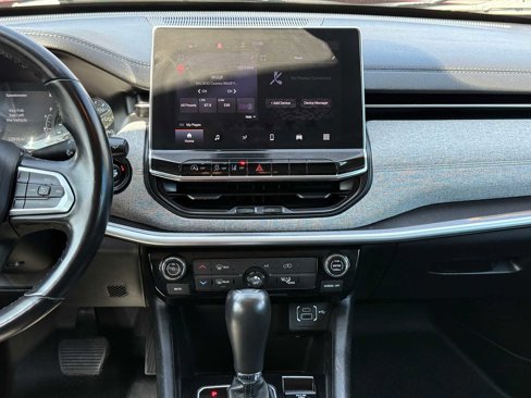 Used 2022 Jeep Compass Latitude image 12