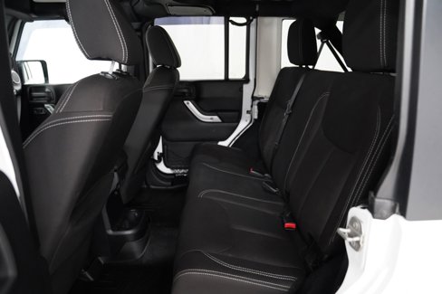 Used 2015 Jeep Wrangler Unlimited Sahara w/ Connectivity Group image 5