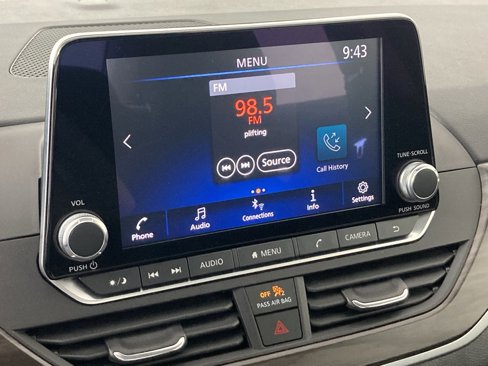 Used 2024 Nissan Altima 2.5 SV image 3