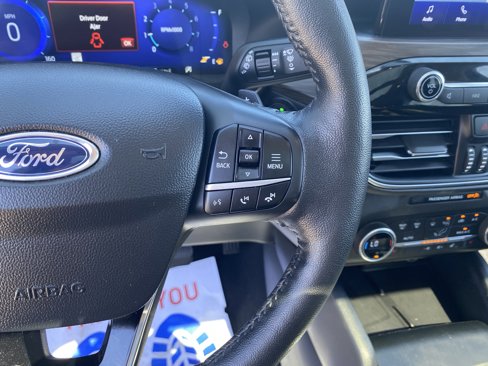 Used 2020 Ford Escape Titanium image 19