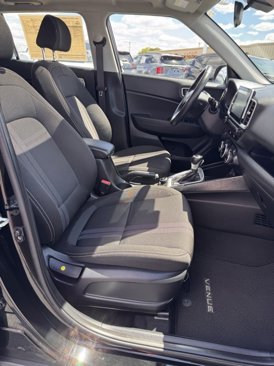 Used 2025 Hyundai Venue SEL image 11