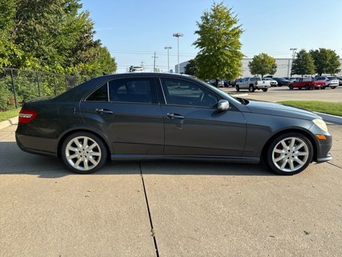 Used 2010 Mercedes-Benz E 550 Sedan image 6