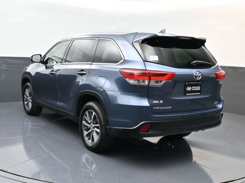Used 2019 Toyota Highlander SE image 5