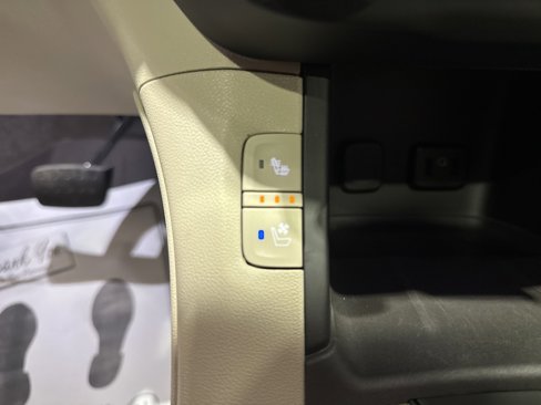 Used 2019 GMC Acadia Denali image 32