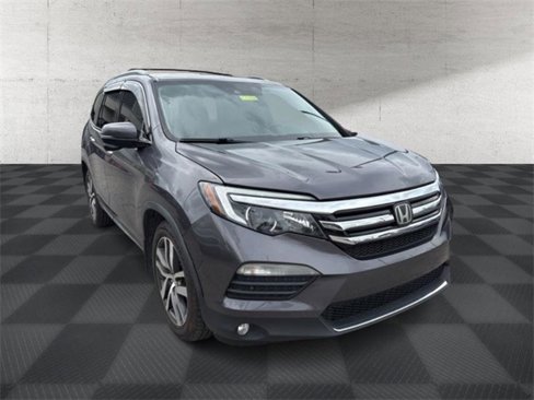 Used 2016 Honda Pilot Touring image 1