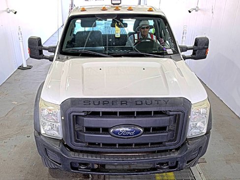 Used 2016 Ford F550 2WD Regular Cab Super Duty image 2
