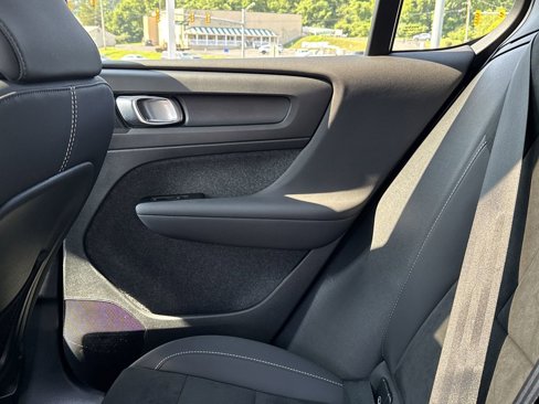 Certified 2022 Volvo C40 P8 Recharge Ultimate image 31