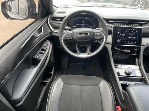 Used 2024 Jeep Grand Cherokee Altitude image 17