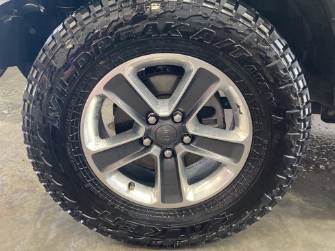 Used 2019 Jeep Wrangler Unlimited Sahara image 32