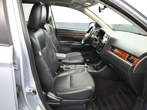 Used 2015 Mitsubishi Outlander SE image 50