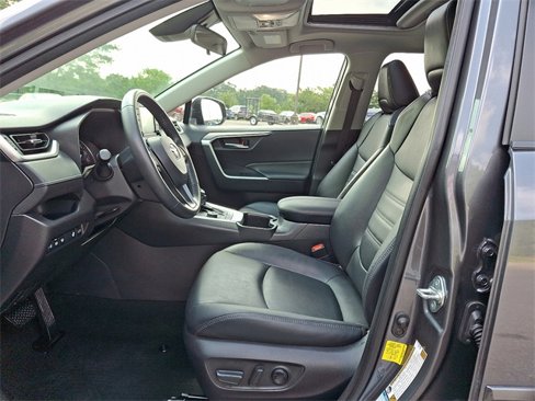 Used 2022 Toyota RAV4 XLE Premium image 13