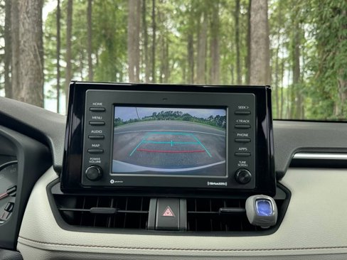 Used 2020 Toyota RAV4 XLE image 4