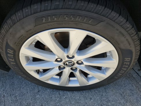 Used 2019 Toyota Camry SE image 4