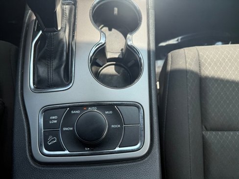 Used 2019 Jeep Grand Cherokee Laredo image 22