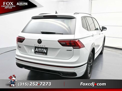 Used 2022 Volkswagen Tiguan SE R-Line image 3