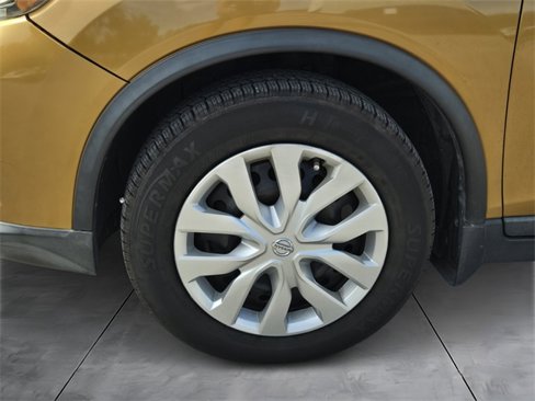 Used 2015 Nissan Rogue S image 2