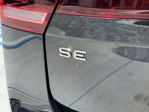 Certified 2022 Volkswagen Tiguan SE image 11