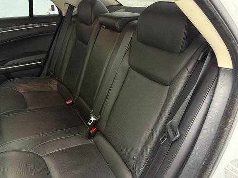 Used 2019 Chrysler 300 Limited image 34