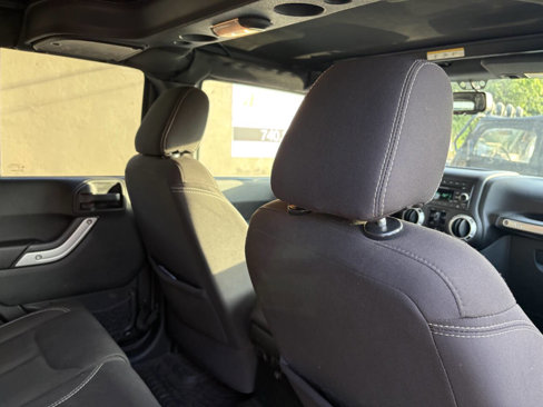Used 2017 Jeep Wrangler Unlimited Sahara w/ Dual Top Group image 27