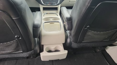 Used 2018 Dodge Grand Caravan SXT image 27