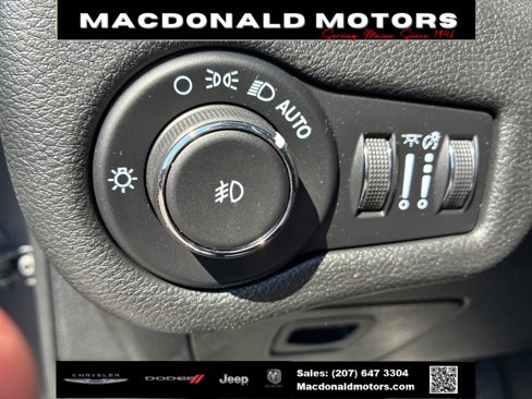 Used 2021 Jeep Cherokee Latitude Plus image 12