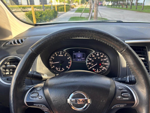 Used 2019 Nissan Pathfinder SL image 18