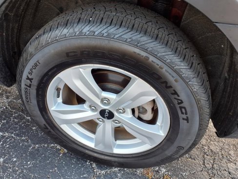 Used 2023 Kia Sorento LX image 5